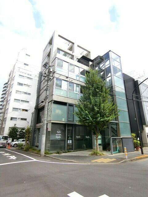 渋谷区｜Ｃｏｍｍｏｎ ｇａｒｄｅｎ原宿北参道 １００ の写真